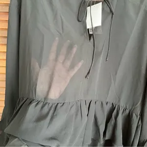 🌟NWT H&M Flounced Chiffon Blouse thumbnail 3