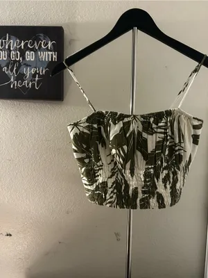 Abercrombie & Fitch Olive Green Leaf Print Pleated Shorts thumbnail 5