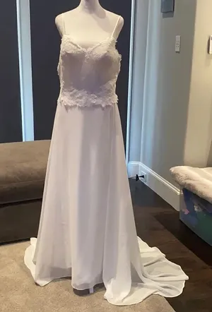 Women’s Elegant White Wedding Dress with Spaghetti Straps Size 12 NWOT thumbnail 1
