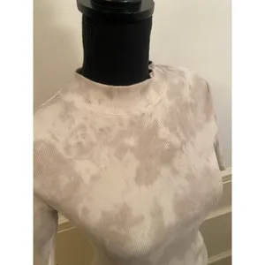 Hudson Los Angeles Fitted Neutral Tie Dye Cropped Baby Tee Mini Mock Neck Ribbed thumbnail 2