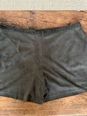 Gianni Bini Olive Green Faux Suede Back Zip Short Shorts Size L thumbnail 3