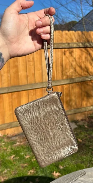 COACH Corner Zip Wristlet White Gold‎ Coated Canvas thumbnail 1
