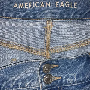 Womens Size 10 American Eagle Mom Shorts Denim Shorts Pleated Cuffed thumbnail 3