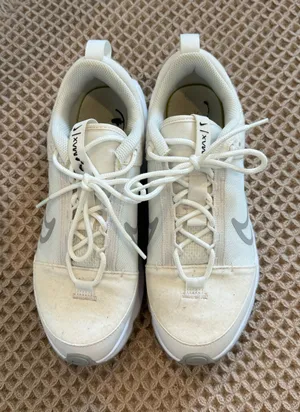 Nike Tennis Shoes thumbnail 1