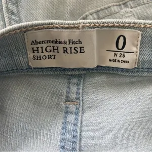 Abercrombie & Fitch High Rise Jean Shorts size‎ 0 Frayed Hem Basketweave pockets thumbnail 4
