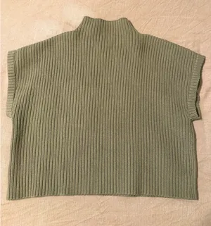 Boutique Olive Green Ribbed Mock-Neck Sweater Vest with Front Pocket thumbnail 4