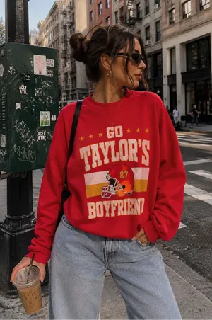 Gildan Red Graphic Crewneck Sweatshirt thumbnail 1