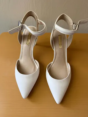 Louise et Cie Womens 7.5 White Leather D’Orsay Pumps Pointed Toe Ankle Strap thumbnail 2