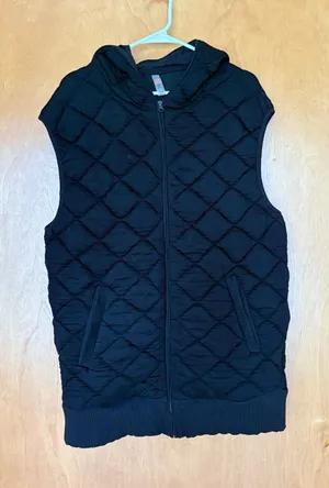 Mono B Quilted‎ Hooded Vest Black Full Zip Pockets Women's Size L thumbnail 1
