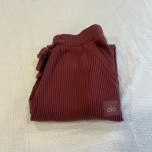 Alo Yoga Muse Sweatpants Dark Mauve XS women thumbnail 2