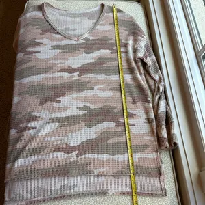 American Eagle Long Sleeve Oversized Peach Camo Waffle Knit Top size XS thumbnail 8