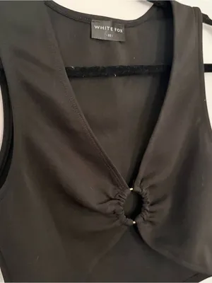White Fox Boutique Black Ring-Detail Sleeveless Crop Top thumbnail 3