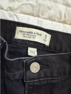 Abercrombie Curve Love 90s Straight High-Rise Black Jeans thumbnail 3