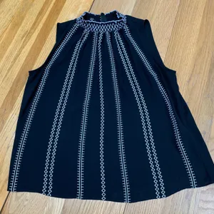 White‎ House Black Market Black White Geometric Embroidered Mock Neck Blouse 14 thumbnail 1