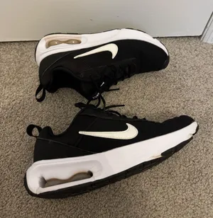 Nike Air Max INTRLK Lite Size 7.5 thumbnail 2