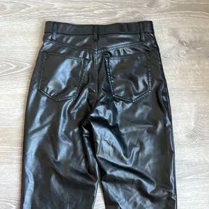 Abercrombie and Fitch Curve Love Vegan Leather 90s Straight ultra high rise thumbnail 11