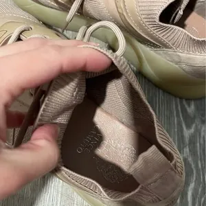 Vince Camuto Blush Sneakers Size 7.5 thumbnail 4