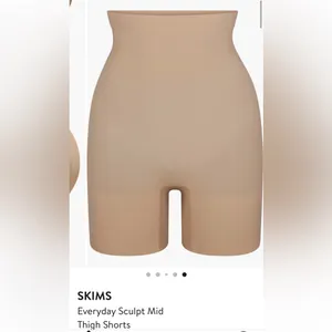 Skims Everyday Sculpt Short Sand‎ Size M Clay thumbnail 4