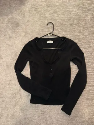 Hollister V-Neck Shirt Long Sleeve Black thumbnail 2
