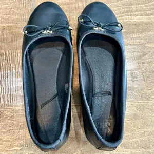 Women’s Ballet Flats with Tie with Gold Detail Black Size 8 EUC Girly Feminine thumbnail 5