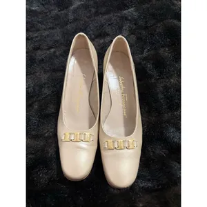 Salvatore Ferragamo Boutique women's tan smooth leather pump shoes US 7.5 2A thumbnail 2