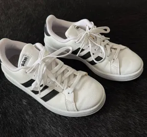 Adidas Sneakers thumbnail 1