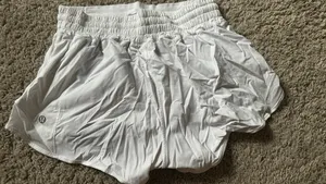 Lululemon Hotty Hot Shorts 2.5" thumbnail 3