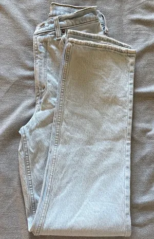Abercrombie Jeans Ultra High-Rise 90s Straight Curve Love thumbnail 1