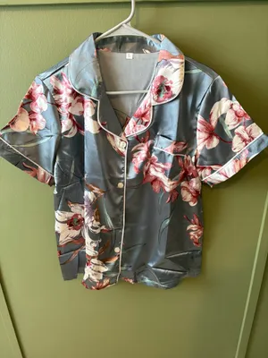 Gray Silky Floral Pajama Set Size L thumbnail 2