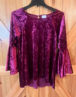 CUPIO velvet Women's bell sleeve key hole back top Size Small (3813) thumbnail 1
