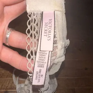 Victoria’s Secret M cream lace wireless sexy bralette thumbnail 3