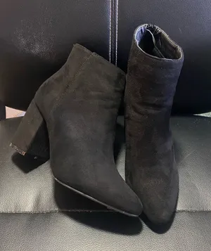So Me Women's Black Suede Ankle Booties Chic Block Heel Size 7 thumbnail 1