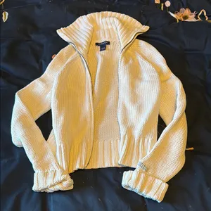Abercrombie & Fitch Cream Sweater thumbnail 2