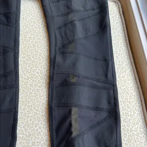 Lululemon Black Leggings with criss cross sheer panels down front of leg size 6 thumbnail 6
