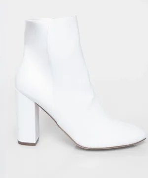 Pretty Little Thing Booties White Ankle thumbnail 1