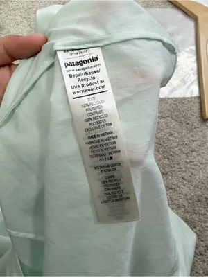 Patagonia Women’s Airshed Pro Pullover Jacket Super Lightweight in Wispy Green L thumbnail 13