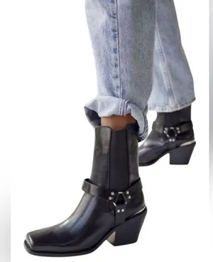 🆕 Urban Outfitters | Uo Lola Square Toe Boot | Black | Size: 8 thumbnail 1