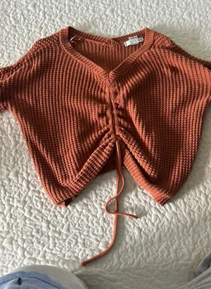 burnt orange cropped sweater thumbnail 1