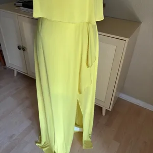 BCBGMaxAzria Felicity Chartreuse Yellow Chiffon Asymmetric Gown Maxi Dress‎ Sz 2 thumbnail 4