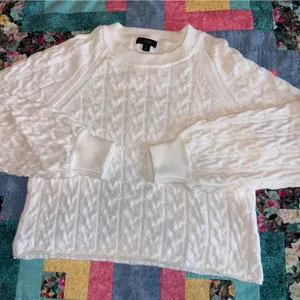 J.Crew Women's S White Cable Knit Cozy Outdoor Sweater Size Small Crewneck thumbnail 1