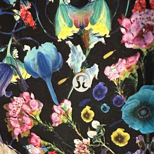 Lululemon 2 Hotty Hot High‎ Rise Tennis Golf Workout Black Floral Mini Skirt thumbnail 4