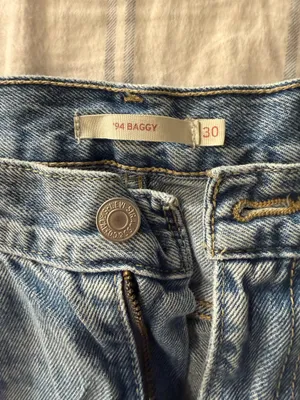 Levi’s ’94 Baggy Jeans – Light Wash – Size 30 thumbnail 4