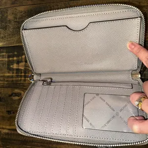 Like new!  wristlet wallet! thumbnail 3