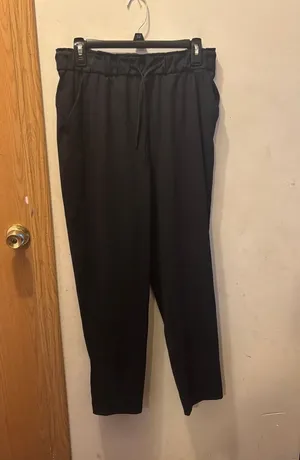 (8) Lululemon pants  thumbnail 1