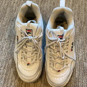 Fila tennis shoes thumbnail 3