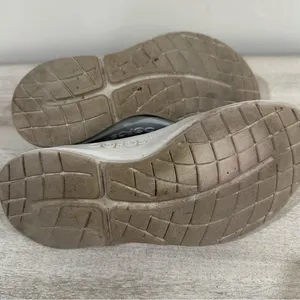 Oofos OOMG EEZEE Low Show Black and white size 7 thumbnail 14