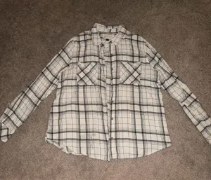 Universal Threads Flannel Plaid Black White Women’s Shirt Relaxed Fit L thumbnail 1