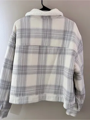 Aerie NWT Plaid Sherpa Lined Jacket XL White Grey Snap Front Shacket thumbnail 3