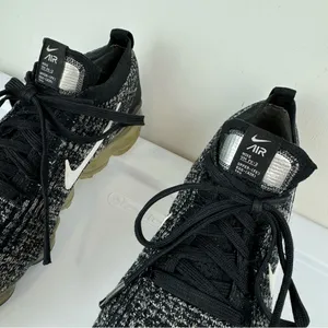 Nike Air VaporMax Flyknit 3 Athletic Running Shoe Sneaker Sz 9 Womens Black thumbnail 6