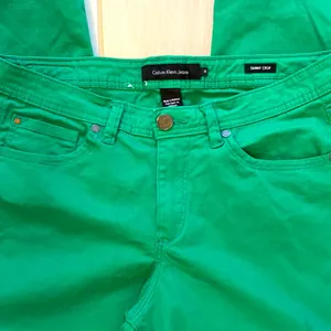 Calvin Klein Jeans|| Green skinny crop jeans. See measurements in pictures. thumbnail 3